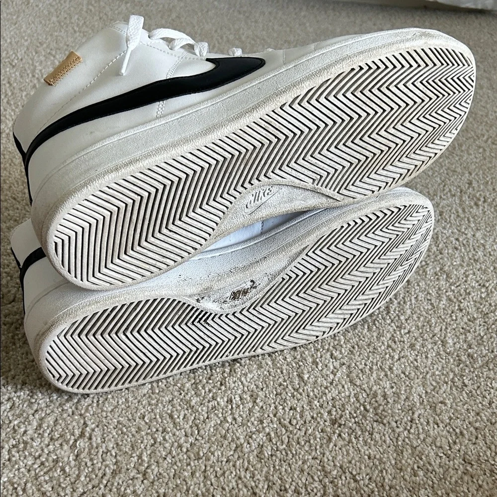 Nike Men's White and Black Sneakers